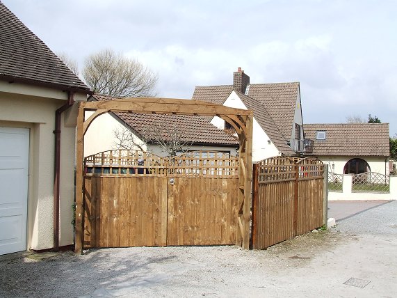 Gate
